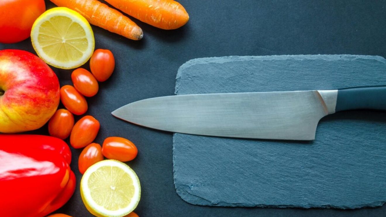 Alimente care pot salva fumătorii de boli pulmonare/Roșiile și merele, în fruntea listei, pentru proprietatea lor de a proteja plămânii