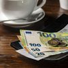 Ce trebuie să verifici înainte să plătești la restaurant în vacanță / Cele 12 reguli care te pot scuti de zeci de euro în plus