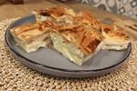 VIDEO FOTO | Ghibaniță sau plăcintă sârbească tradițională cu brânză sărată. Nu e desert, ci aperitiv și nu are zahăr. Dar e cremoasă și crocantă în același timp