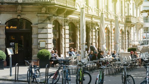 Patronii din HoReCa cer terase deschise tot anul în București / Modele din Paris și Viena, invocate în discuțiile cu primarul general Ciprian Ciucu