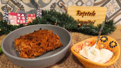 VIDEO | Rețetele Juanitei | Musaca altfel, cu carne tocată de porc și varză murată, într-o singură tavă, la cuptor