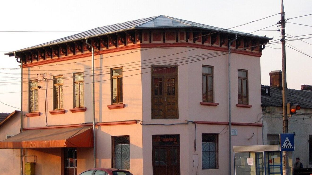 Cârciuma din zona Gării Buzău, care i-a aparținut pentru scurt timp lui I.L.Caragiale, scoasă la vânzare/ Aici a funcţionat un timp restaurantul gării și ultima covrigărie cu cuptor pe tule de pământ