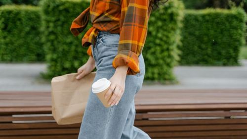 Sondaj: Managerii din HoReCa consideră că lipsa personalului şi instabilitatea economică vor afecta industria în 2025