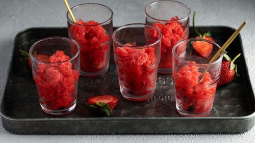 Zece granite de neratat în vacanță în Sicilia. De la cele clasice cu o singură aromă, la versiunile gourmet servite cu frișcă sau alte toppinguri