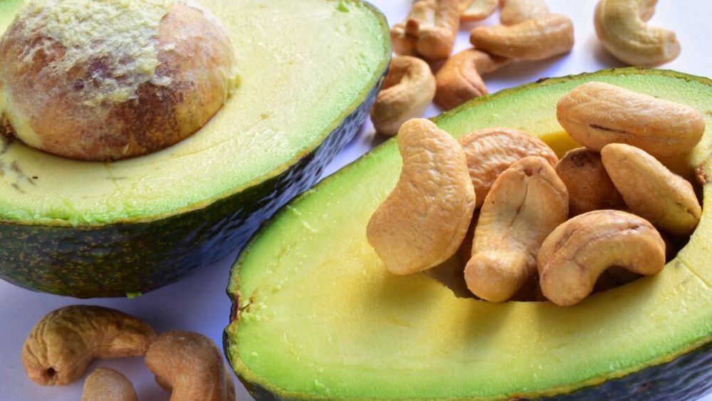 Avocado sau nuci? Ce „superaliment” susține mai bine sănătatea creierului, conform specialiștilor