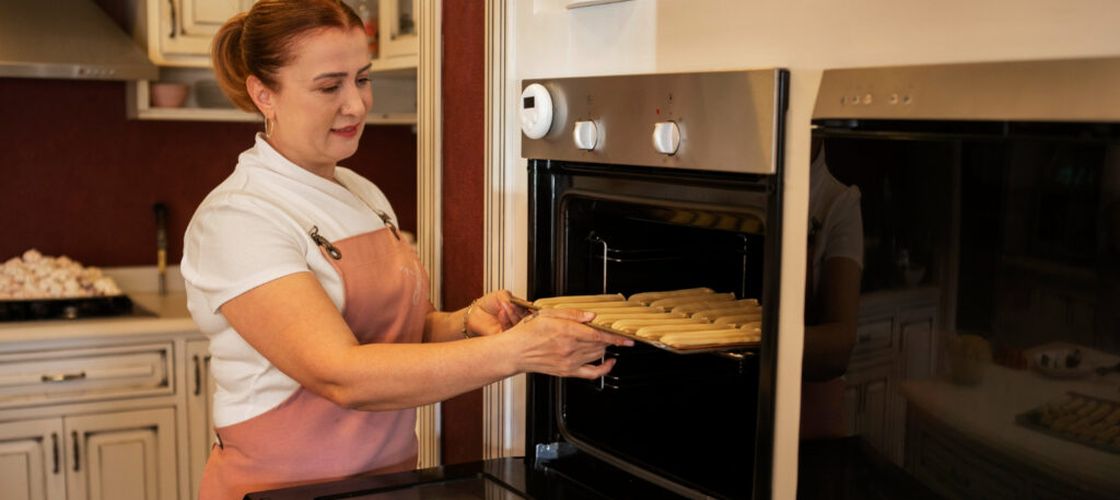 13 greșeli care pot strica mâncarea pregătită în cuptorul cu convecție / Temperatura și timpul trebuie adaptate