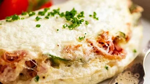 Omletă pufoasă din albuș de ou, în stil souffle/Micul dejun nu a fost niciodată mai gustos și ai ocazia să reduci risipa alimentară