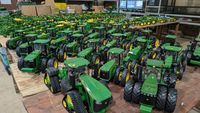 O colecție de peste 500 de modele John Deere, vândută la licitație pentru 24.000 de lire sterline/ Un singur tractor a ajuns la 670 de lire