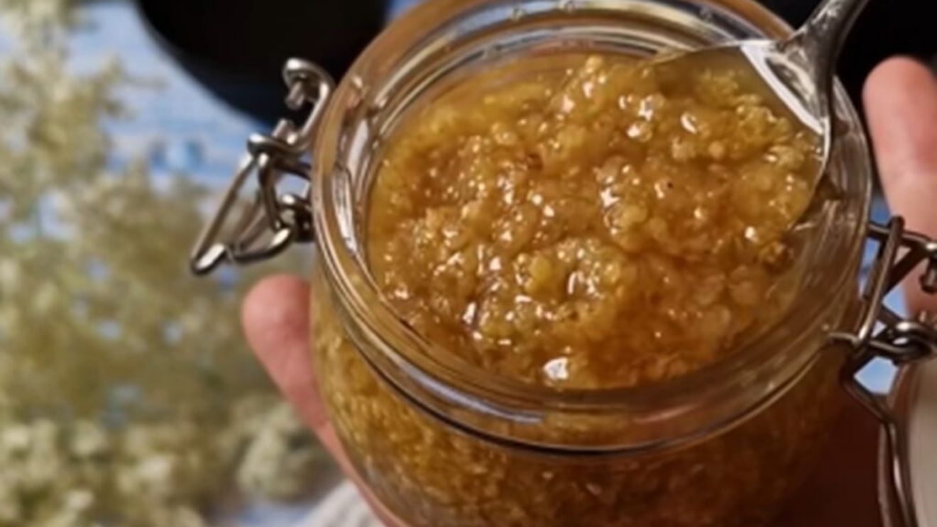 VIDEO | Dulceața de soc, parfumul verii pus în borcan / Cum prepari rețeta simplă care transformă florile într-o delicatesă