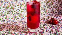 De ce Generația Z renunță la cafeaua clasică/ Băuturile reci, personalizabile și „instagramabile” cuceresc piața/ TikTok transformă băutura în fenomen!