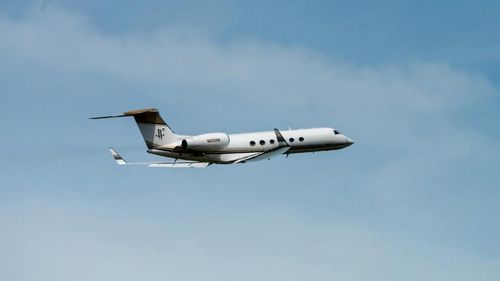 Noul șef al Starbucks, criticat pentru că va face naveta cu avionul privat pe o distanță de 1.600 de kilometri