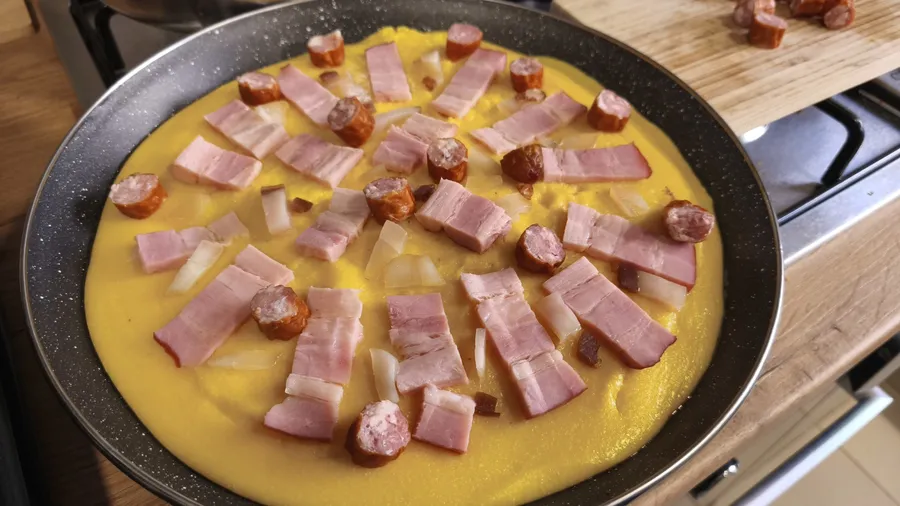 retetele-juanitei-pizza-cu-blat-de-mamaliga