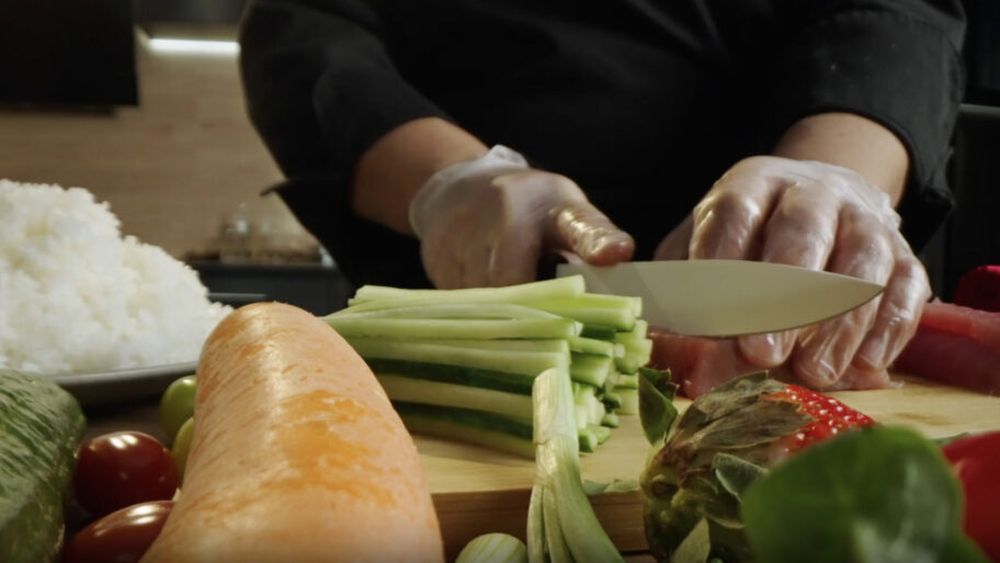 De ce sushi-ul din Europa nu este la fel ca în Japonia / Viziunea lui Chef Cătălin Petrescu: „Fiecare bucătar își pune amprenta”