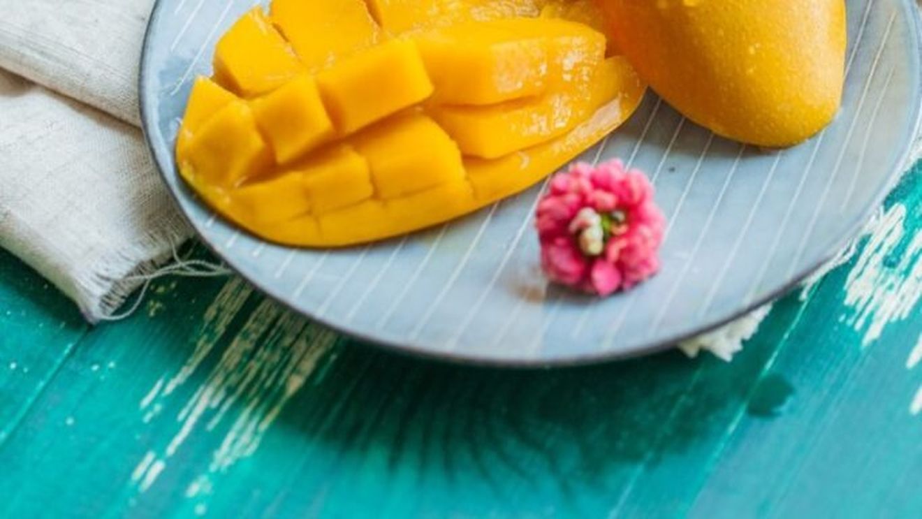 Mango este mai mult decât un fruct exotic. Este o comoară de vitamine și antioxidanți. A fost cultivat prima dată cu peste 5.000 de ani în urmă / Știai că un coș de mango este considerat un gest de prietenie în India?
