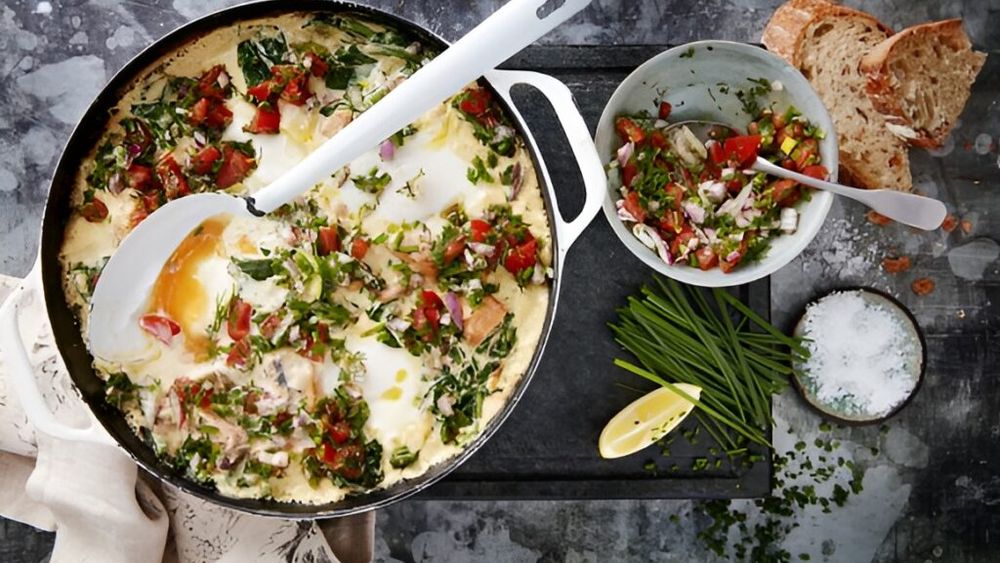 Rețetă de ouă la tigaie cu somon roz sălbatic de Alaska