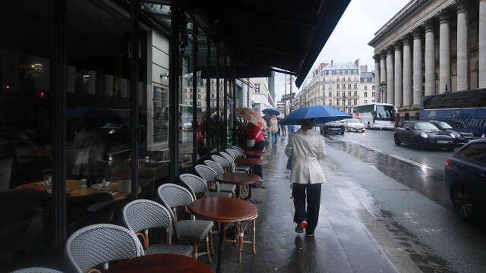 JO 2024: Revolta restaurantelor și a comercianților din Paris față de măsurile de securitate impuse de autorități. Terasele sunt aproape goale