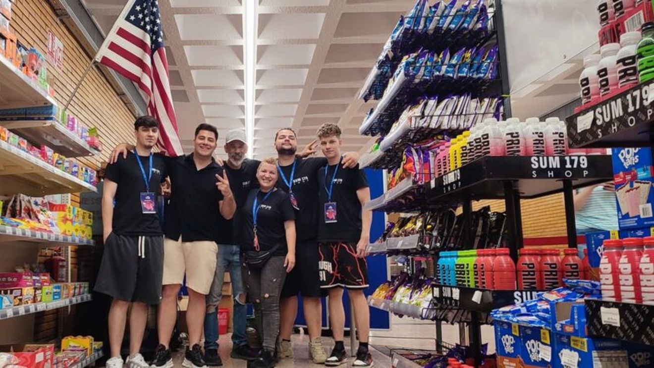 Povestea magazinului de dulciuri americane din Capitală, care vinde și ciocolată „Dubai” / Cum au ajuns două tinere de 14 și, respectiv, 16 ani, „patroanele” afacerii