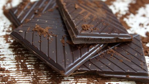 Avertisment ANPC de „Sf. Valentin”: Consumatorii să cumpere diversele sortimente de bomboane şi ciocolată numai din locuri autorizate, pentru a nu le fi afectată sănătatea. Trebuie evitată cumpărarea de la vânzători ambulanţi, chiar dacă preţul oferit este comparativ mai mic