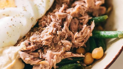 Diferențe dintre peștele la conservă și cel proaspăt / Ce alegi pentru o alimentație echilibrată / Calitățile peștelui conservat sunt dovedite