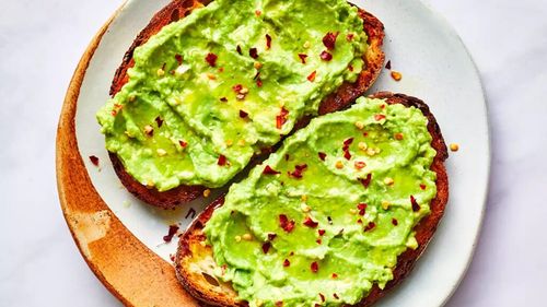 Mic dejun pe fugă / Un toast cu avocado, o rețeta rapidă pentru un preparat sănătos