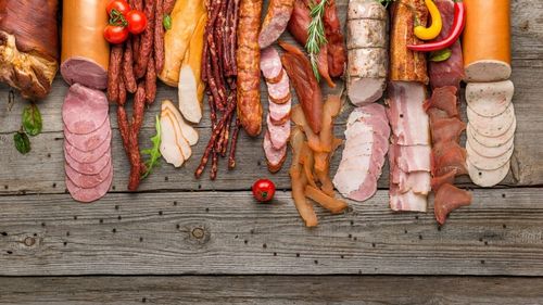 Producţia de carne a României, în creştere în iunie la toate speciile de animale şi la păsări faţă de luna precedentă