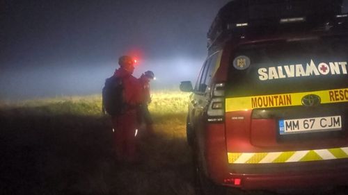 Trei cetățeni ucraineni, rămași fără apă și mâncare, au fost salvați din Munții Maramureșului/Au trecut ilegal granița și rătăceau de cinci zile prin munți