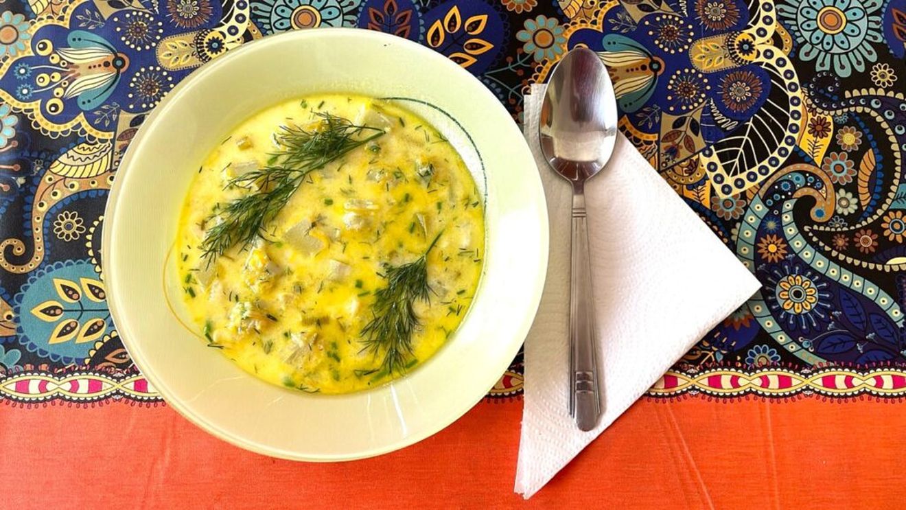 Rețetele bunicii: ciorbă de dovlecei, bună de trecut canicula