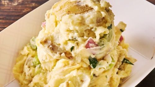 VIDEO. Salată de cartofi Goldee’s, creată de un celebru restaurant cu specific de barbecue din Texas, servită ca garnitură la carne