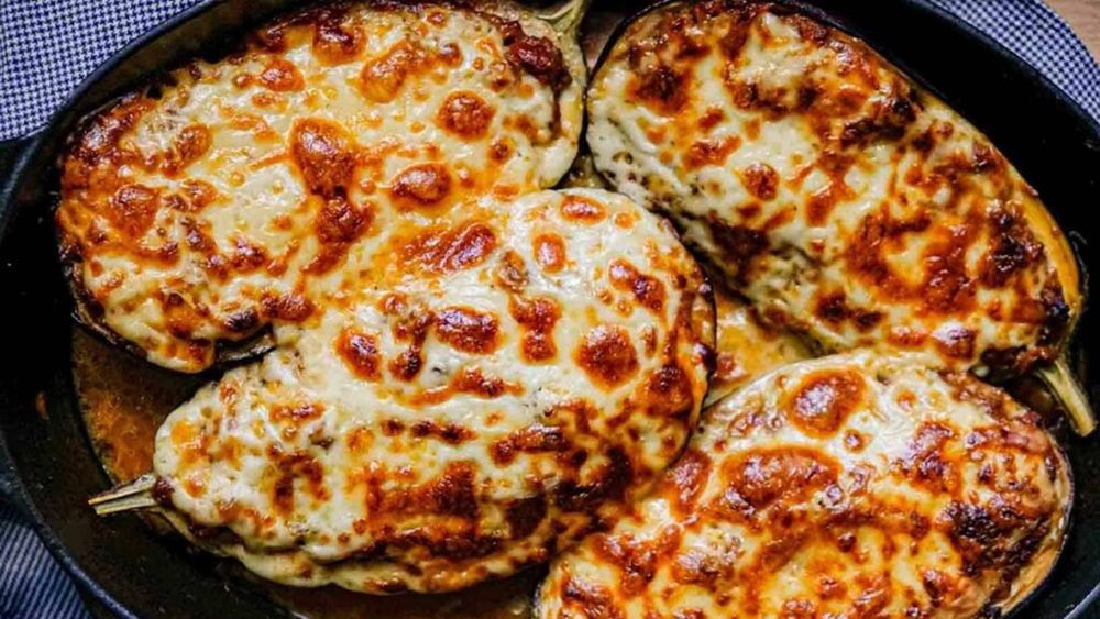 Vinete umplute în stil grecesc, cu carne și sos cremos / Rețeta mediteraneană care transformă un ingredient simplu într-un festin