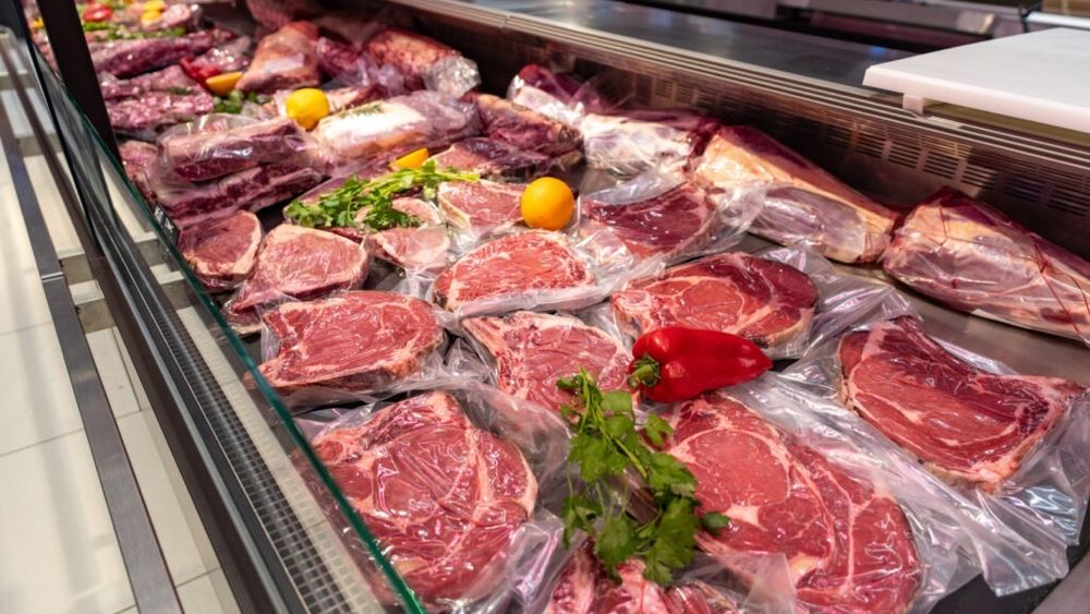 Numărul sacrificărilor a crescut la porcine şi la păsări şi a scăzut la bovine şi ovine şi caprine, în septembrie / Producţie de carne în creştere la păsări, arată datele INS