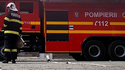 O oală uitată pe aragaz de un bărbat de 94 de ani a cauzat un incendiu într-un bloc din Năvodari/ Din fericire nimeni nu a fost rănit