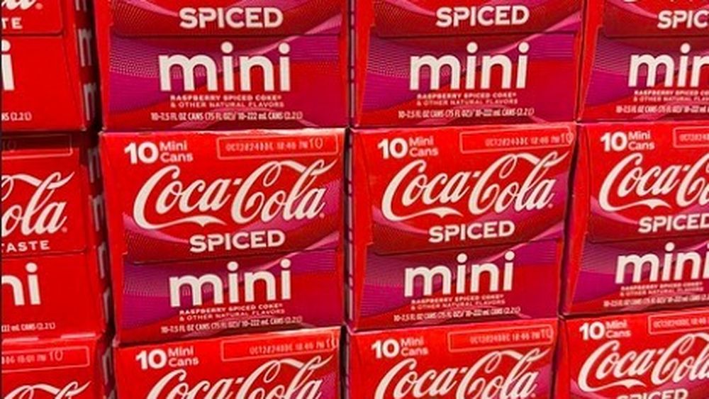 Coca-Cola renunță la aroma „Spiced” după doar 7 luni: „Ne uităm mereu la ceea ce le place clienților și ajustăm gama de produse” / Compania va introduce o nouă aromă „interesantă” în 2025