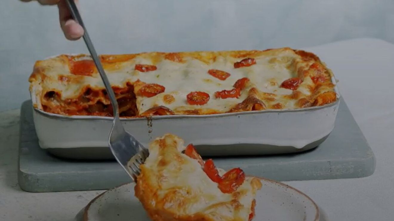 Lasagna vegetală, pentru o cină gustoasă și ușoară/Veganii se vor bucura de această rețetă