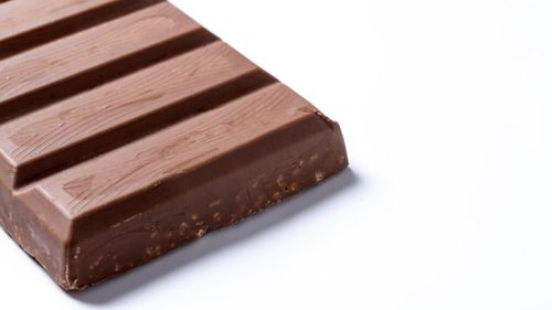 Jaf neobișnuit în Europa / 12 tone de batoane de ciocolată au dispărut dintr-un camion în drum spre Polonia