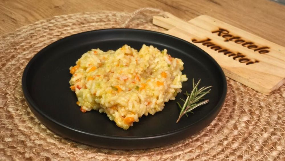 VIDEO | Rețetele Juanitei | Pilaf ca la mama acasă/ O mâncare tradițională cu care am crescut toți/ Se prepară simplu, din orez și legume