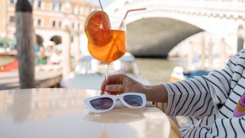 72 de euro pentru două spritz-uri, un toast și un croissant în Piața San Marco din Veneția. Detaliul de pe nota de plată care a lăsat o turistă fără cuvinte