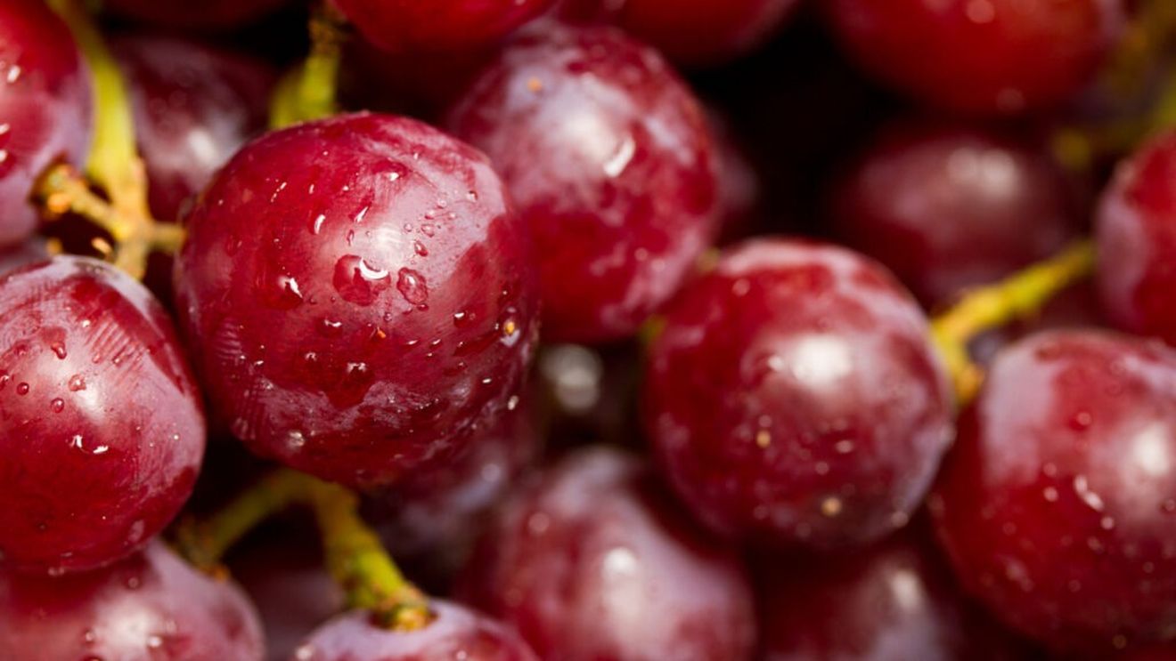 Alimente bogate în antioxidanți, care te ajută să slăbești / Fructele roșii și legumele crucifere sunt printre cele mai bogate în acești nutrienți