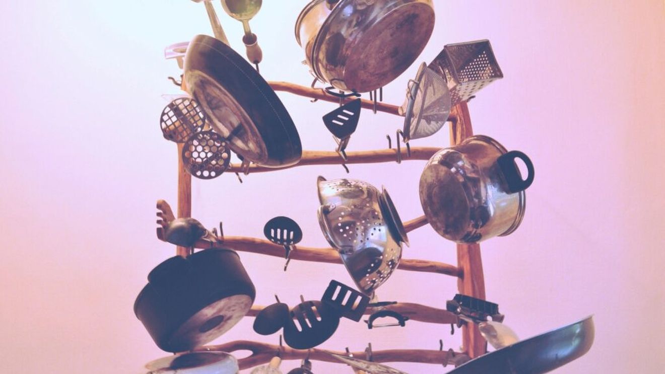 Ustensile de bucătărie care ți-ar putea da peste cap sistemul hormonal/ Medicii ginecologi avertizează că există șase potențiali perturbatori ai sistemului endocrin care s-ar putea ascunde în cele mai banale ustensile din bucătăria ta, pe care le folosești frecvent