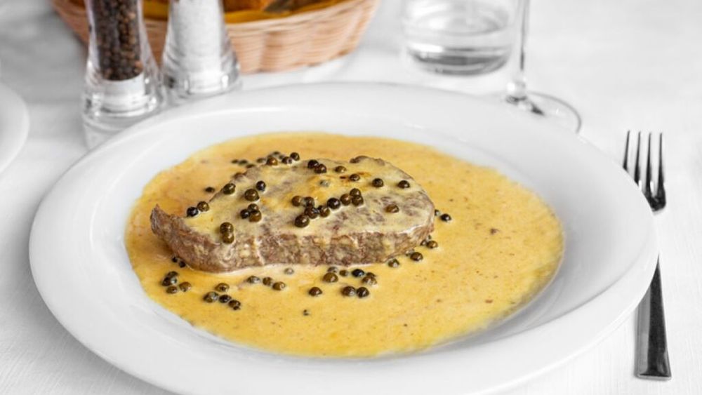 Mușchi filé de vită cu piper verde, o rețetă clasică din gastronomia franceză. Elegantă, rafinată, rapid și ușor de preparat, ideal sâmbătă seara