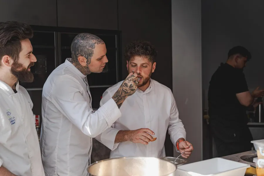 vlad-pădurescu-chef-gastronomie-românească-new-romanian-cuisine-kané-fine-dining-chefi-fără-secrete-bucătărie-modernă