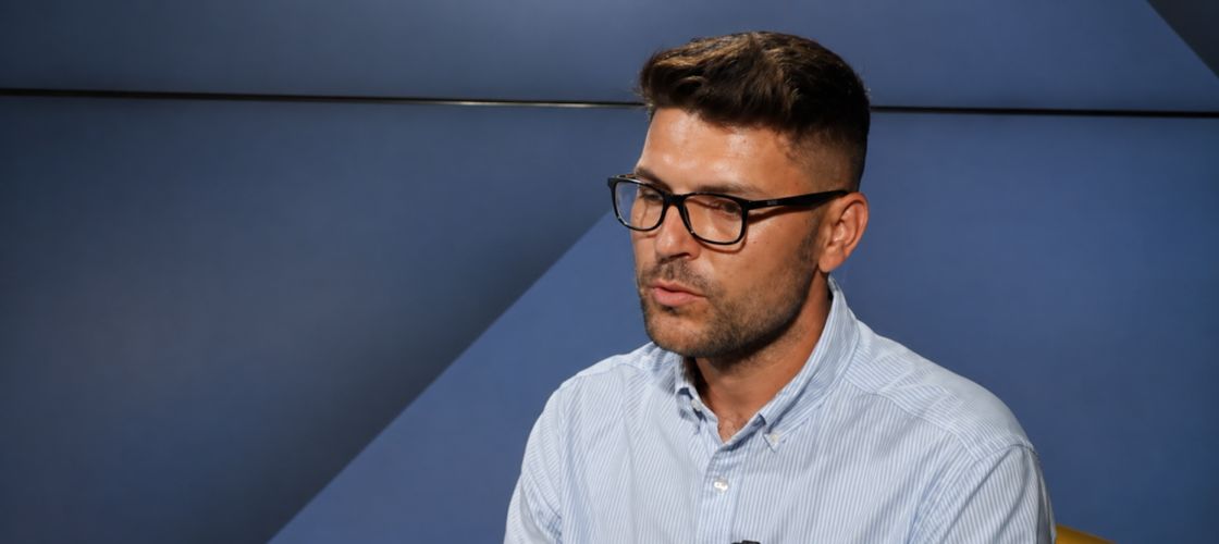 VIDEO | Motivul pentru care o cooperativă din Oltenia a ales să investească într-o moară cu pietre: „Măcinarea lentă tinde să dispară”