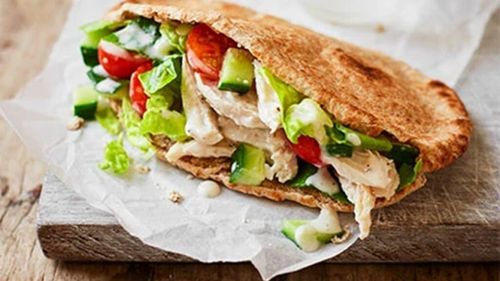 Caesar pitta, un fel de salată Caesar reinterpretată/Este un prânz ușor de preparat și rapid, sănătos și gustos