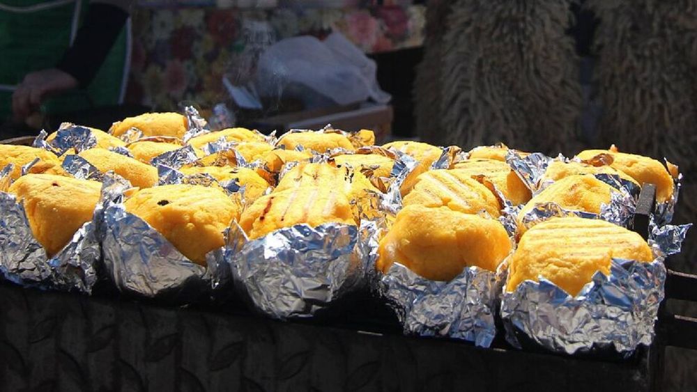 VIDEO | Cât costă o porție de bulz la Târgul de Crăciun din Craiova