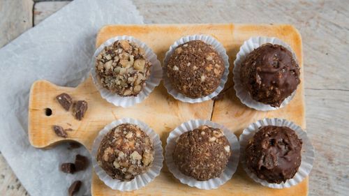 Ceva dulce| Bomboane raw de banană cu cacao, cocos și nuci/ Fără zahăr/ Rețetele Juanitei