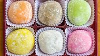 VIDEO Ce sunt mochi japonezi? Există și varianta „dochi” comercializată de un faimos supermarket din Spania, dar și rețeta de mochi de dietă care a devenit virală pe rețelele sociale