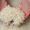 Spălarea orezului: obicei util sau mit? Speli sau nu orezul înainte de gătit? Ce au descoperit cercetătorii despre unul dintre cele mai răspândite obiceiuri din bucătărie