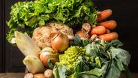 Morcovi moi, pâine uscată, mere zbârcite: 7 alimente care par stricate, dar pe care le poți salva foarte ușor