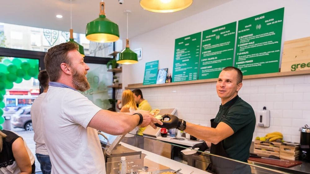 De la Crowne Plaza Dublin, la afacere proprie în HoReCa acasă, la Târgu Mureș. Iulian Suciu, fondator Green Kitchen, despre antreprenoriat în România: “Pe când scoteam capul la suprafață, îl băgam înapoi: iar au crescut prețurile, iar s-au mărit impozitele, s-a majorat TVA-ul”