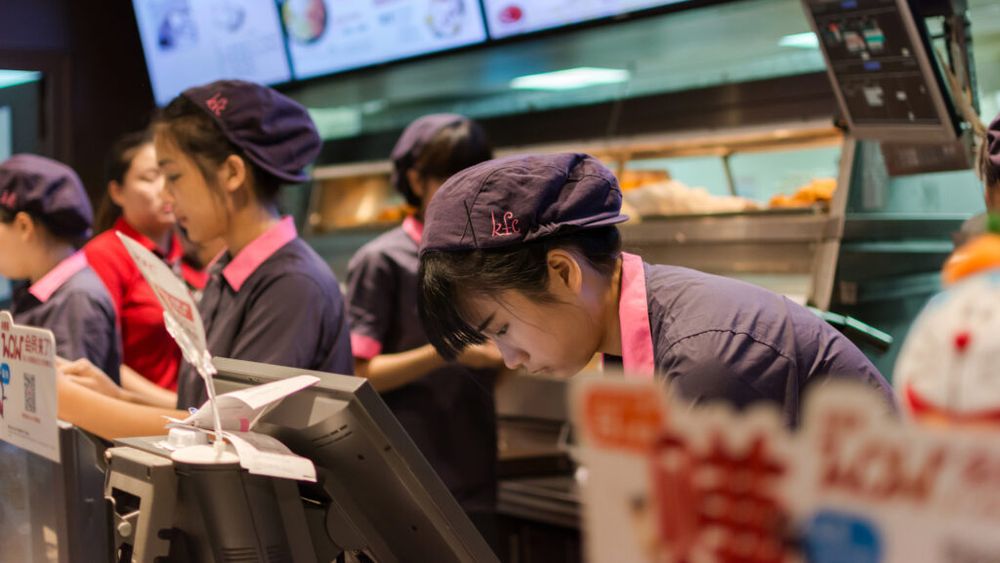 Burgerii au devenit un nou câmp de luptă pentru restaurantele din China. De la McDonald's și KFC la cafenele și noi branduri