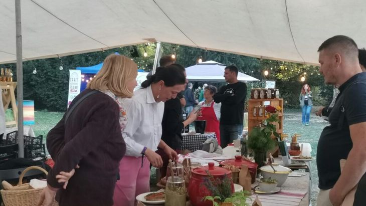 VIDEO FOTO | Festivalul La Pas aduce la Timișoara producători locali, mâncare din Banat și discuții despre viitorul hranei
